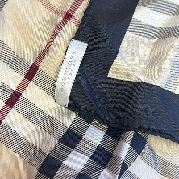Burberry Scarf 100% silk - Picture 3 of 4